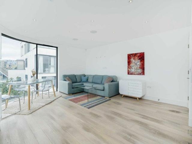 Apartment for rent in Queen's Park, Cat Hill