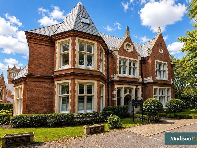 Apartment for rent in Fairlop, Greater London