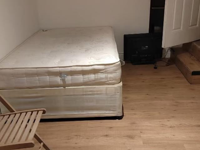 Studio for rent in Church End, Cat Hill