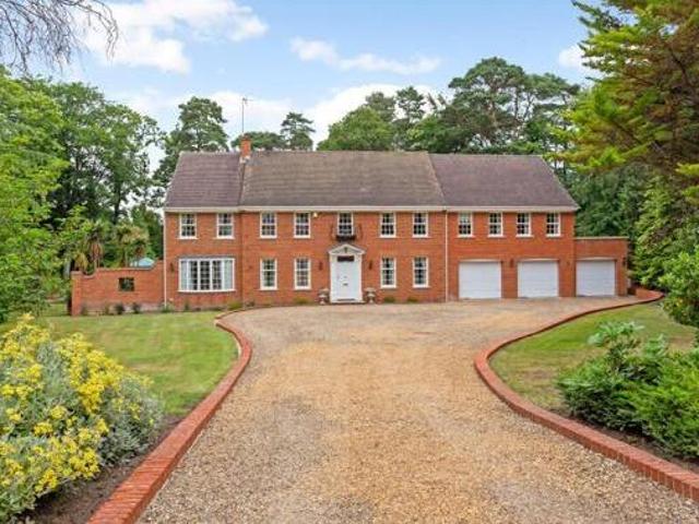 House for sale in Ascot