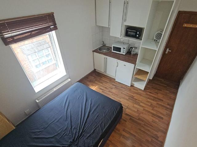 Studio for rent in Spring Park, Luton