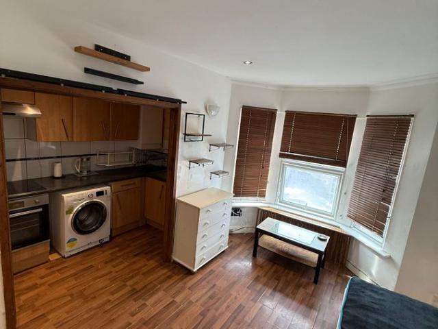 Studio for rent in Spring Park, Luton