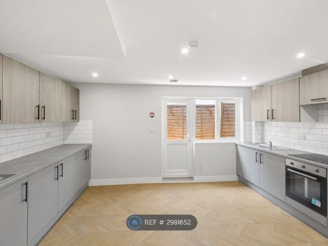 Studio for rent in Spring Park, Luton