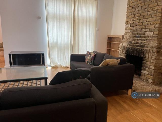 House for rent in Stockwell, Greater London