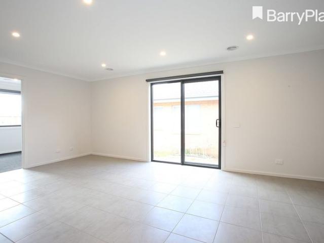 House for rent in Belmond on Clyde, Melbourne