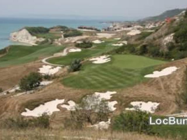 Teren vânzări în Romani