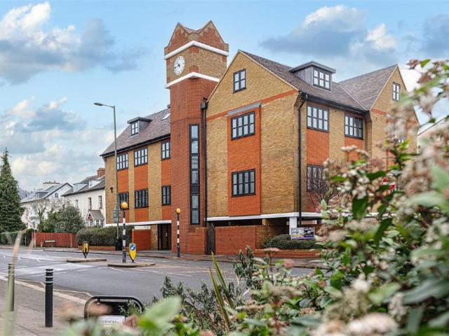 Apartment for rent in Red Hill, Surrey