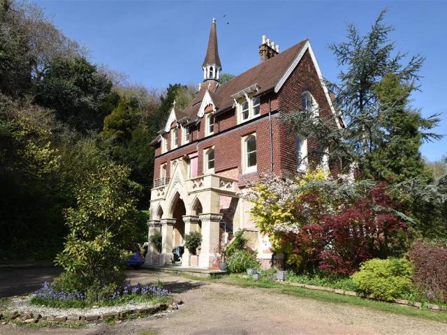 Apartment for rent in Red Hill, Surrey