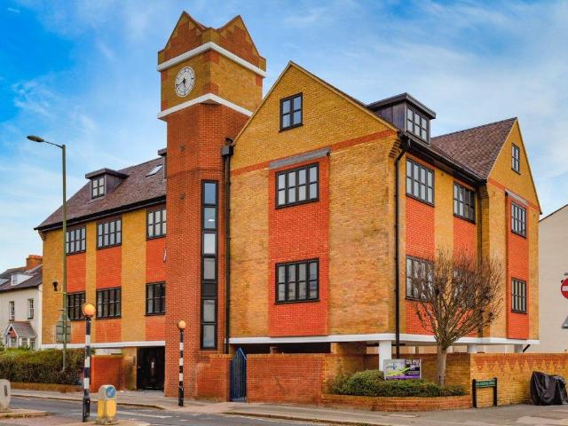 Apartment for rent in Red Hill, Surrey