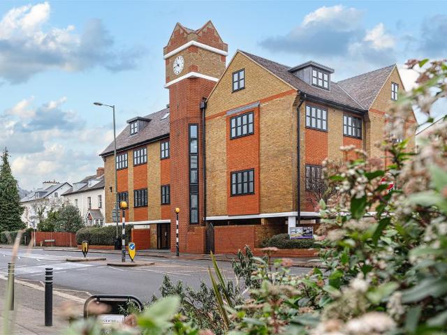 Apartment for rent in Red Hill, Surrey