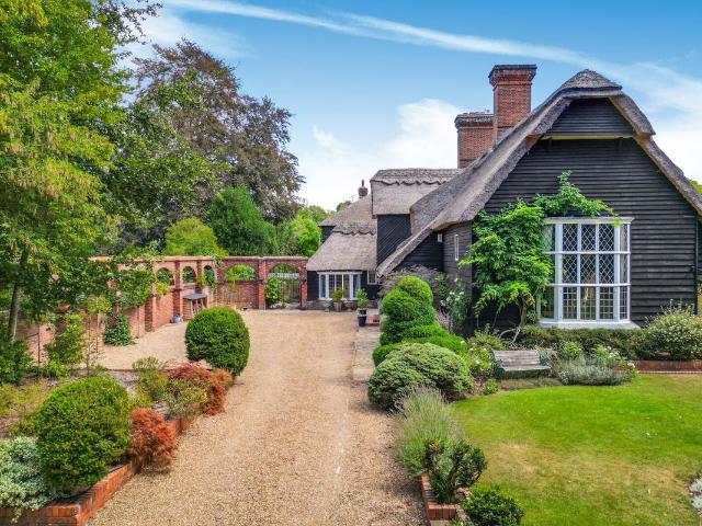 House for rent in Pachesham Park, Surrey