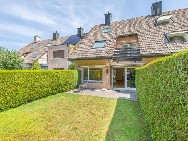 Reihenfamilienhaus kaufen in Maur, Zürich