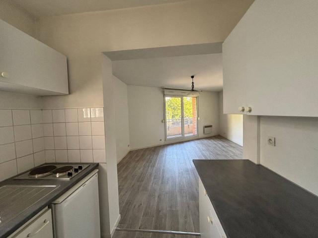 Studio location à Quartier Centre Ville, Reims