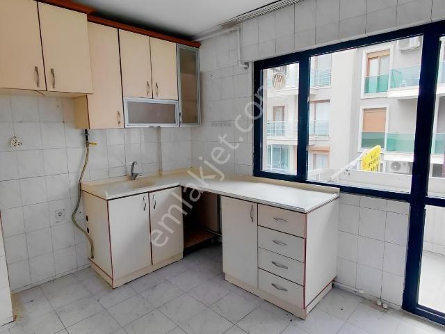 Karabağlar, İzmir içerisinde kiralık mülk