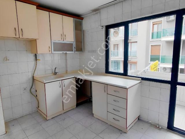 Karabağlar, İzmir içerisinde kiralık mülk