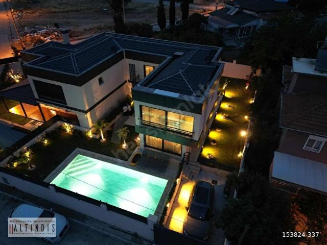 Çeşme, İzmir içerisinde satılık Villa