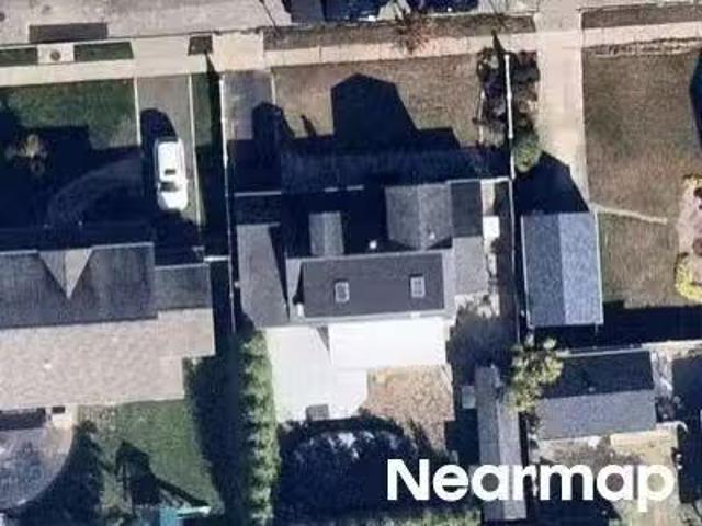 House for sale in Hicksville