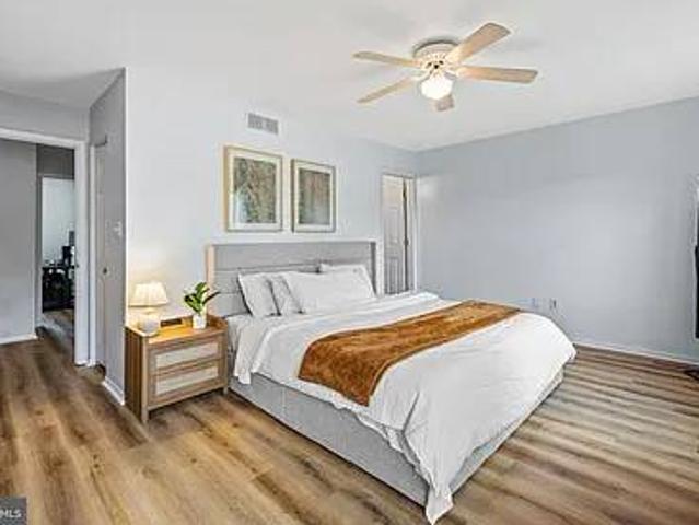 Room for rent in Canoga Park, California