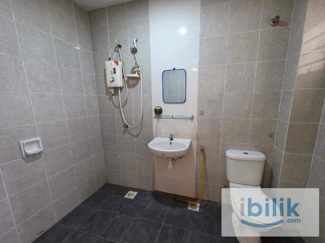 Room for rent in Petaling, Alam Impian