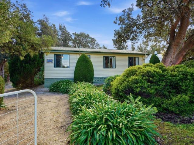House for sale in Victoria