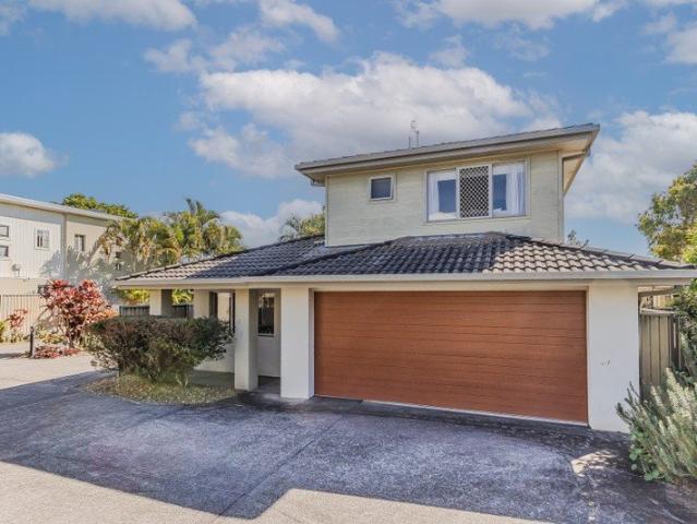 Townhouse for sale in Pottsville, New South Wales
