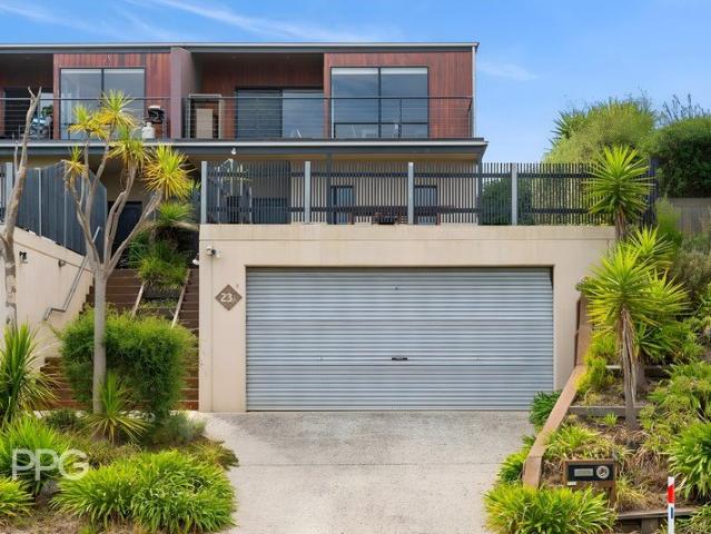 Townhouse for sale in Ocean Grove, Victoria