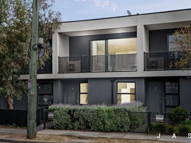 Townhouse for sale in Camerons Creek, Victoria