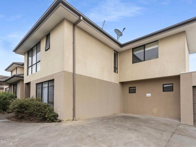 Townhouse for sale in Camerons Creek, Victoria