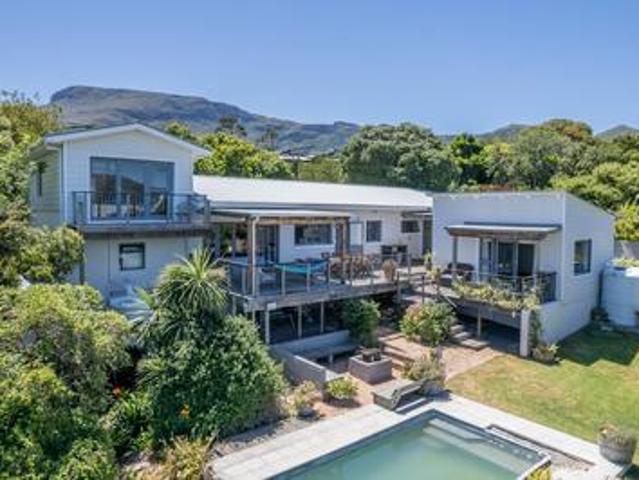 House for sale in Noordhoek House for sale in Noordhoek