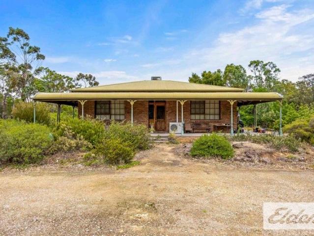 House for sale in Victoria