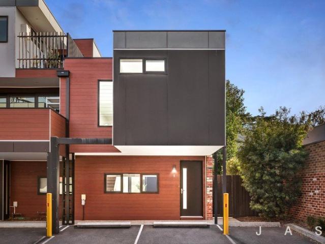 Townhouse for sale in Camerons Creek, Victoria