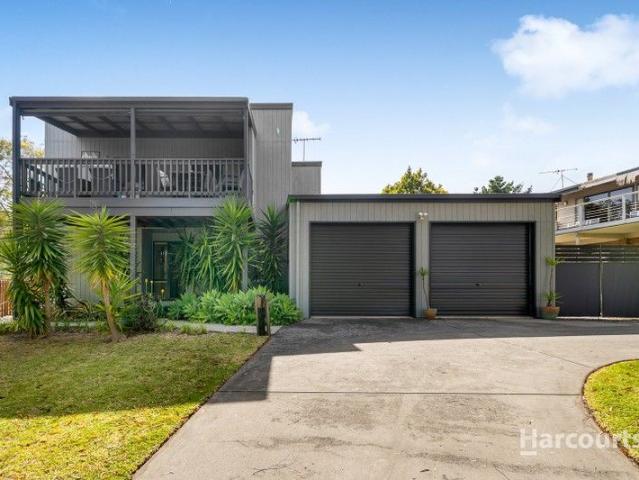 House for sale in Wimbledon Heights, Victoria