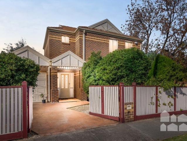 Townhouse for sale in Camerons Creek, Victoria