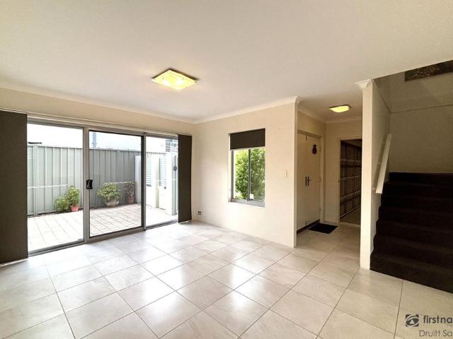Townhouse for rent in Stirling, Western Australia