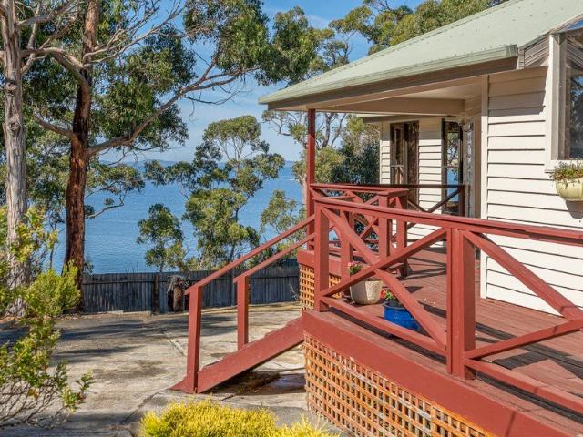 House for sale in Eggs And Bacon Bay, Tasmania