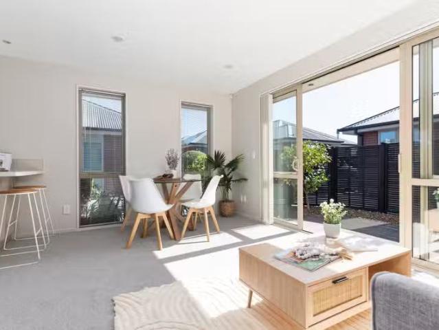 House for sale in Chaslands, Canterbury