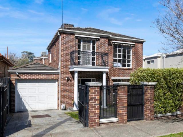 Townhouse for sale in Mentone, Melbourne