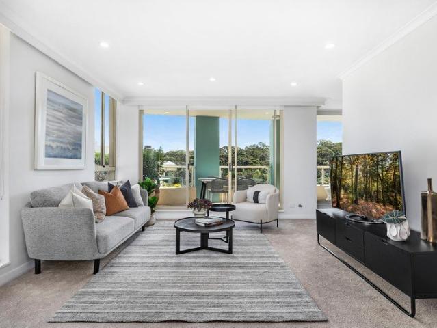 Apartment for sale in Lower North Shore, Sydney