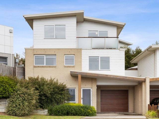 Townhouse for rent in Ocean Grove, Victoria