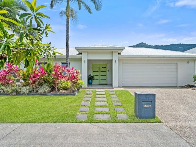House for sale in Canopy's Edge, Smithfield