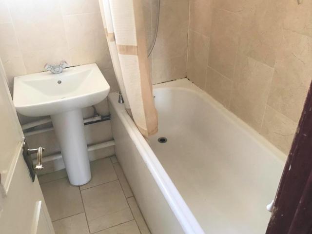 Room for rent in Saint Matthias Estate, Cat Hill