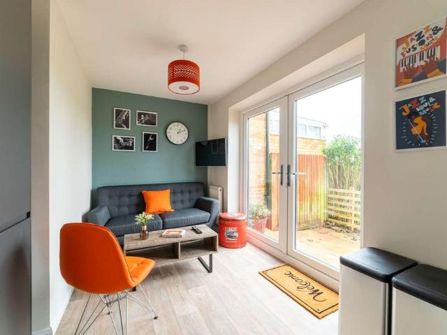 Room for rent in Counters End, Pouchen End