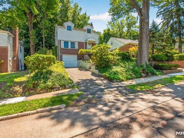 House for sale in Leonia, New Jersey