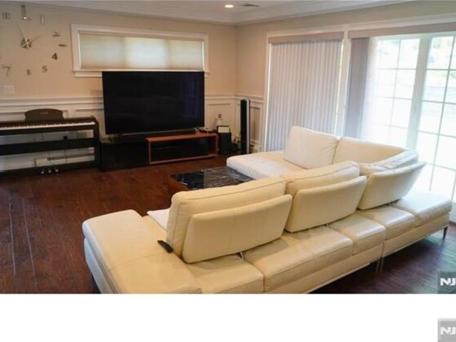 House for sale in Leonia, New Jersey