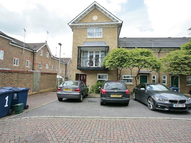 House for rent in Cowley Marsh, The Slade