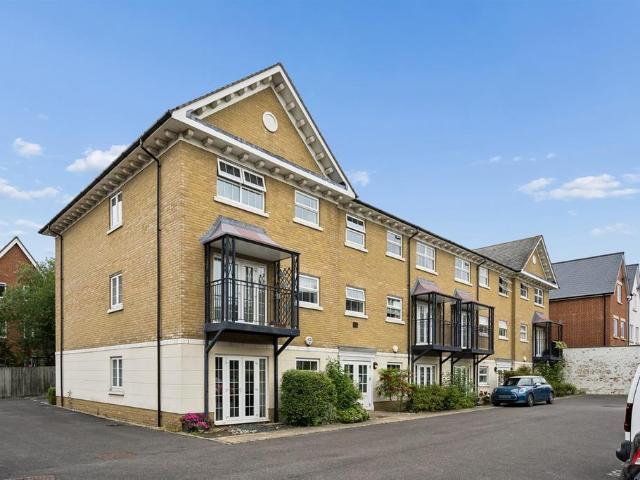 Apartment for rent in Cowley Marsh, The Slade