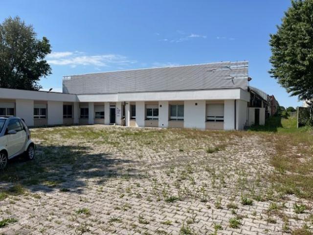 Capannone in vendita a Remanzacco, Friuli-Venezia Giulia