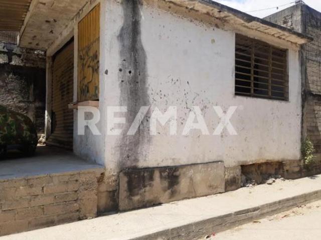 REMATO TERRENO CON CONSTRUCCIÓN EN COLONIA LA VENTA 4