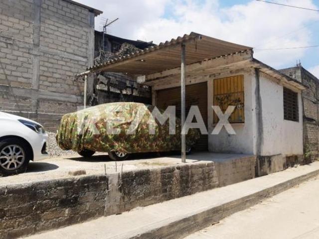 REMATO TERRENO CON CONSTRUCCIÓN EN COLONIA LA VENTA 4