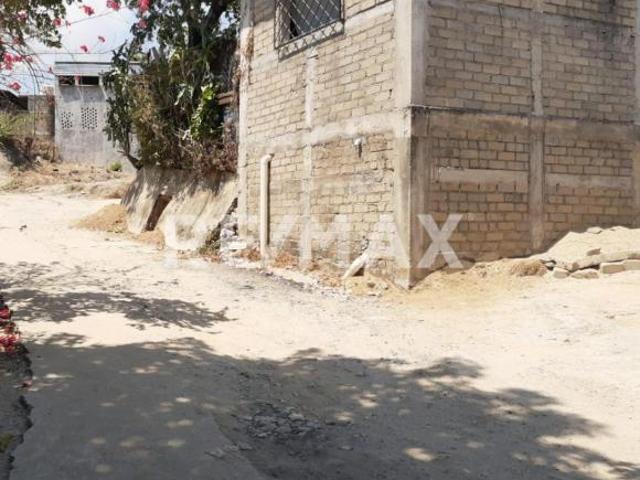 REMATO TERRENO CON CONSTRUCCIÓN EN COLONIA LA VENTA 4